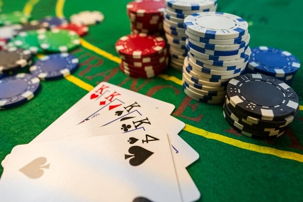 Live Lightning Roulette wheel with lightning-struck numbers highlighted on supermoney slot